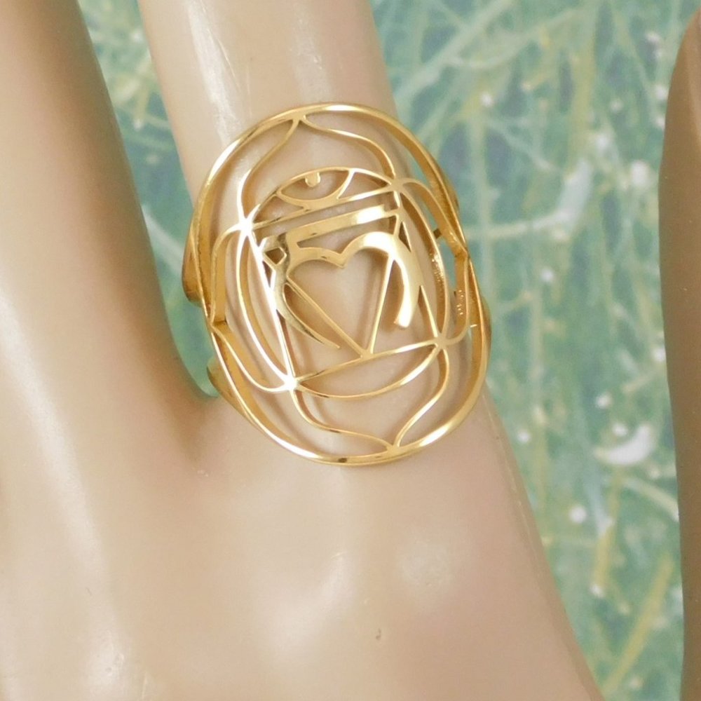 Root Chakra Ring 18k Muladhara